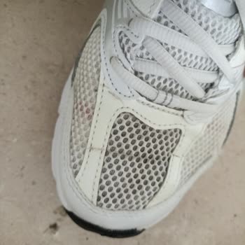 Kısa Sürede Yırtılan New Balance Ayakkabılar İçin Değişim Talebi