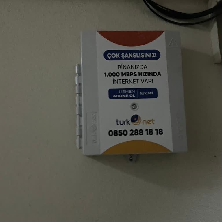 İzinsiz Bırakılan Kutu Ve Kabloların Sökümü İçin Çözüm Bulunamıyor