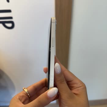 İphone 13 Batarya Şişmesi Nedeniyle Ekran Zarar Gördü, Güvenlik Riski Oluştu