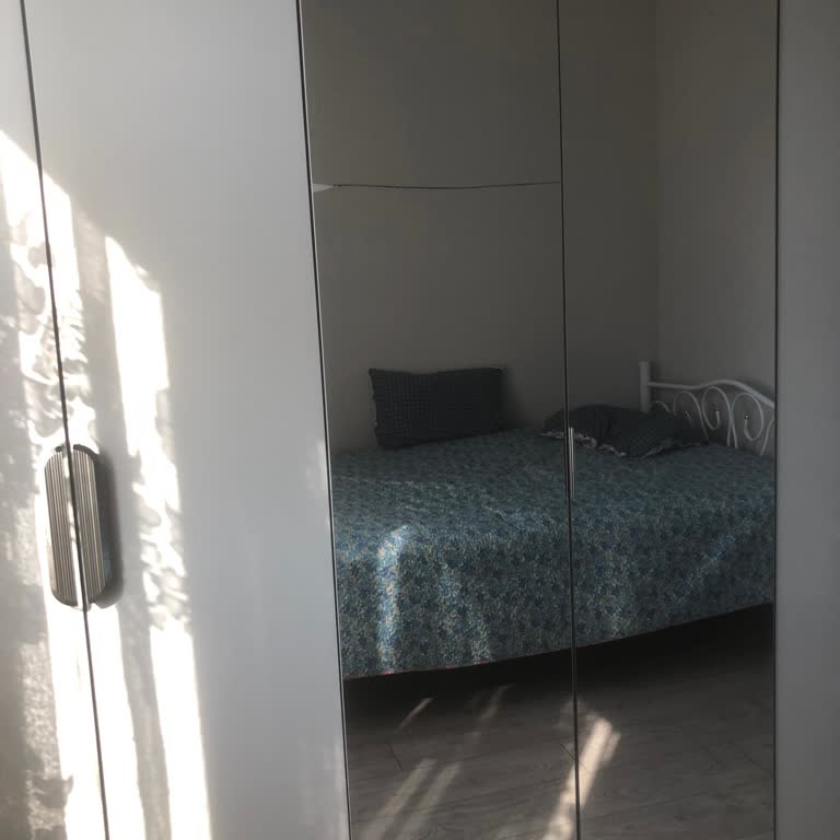 Kırık Gardırop Kapağı Sorunu Aylarca Çözülmedi