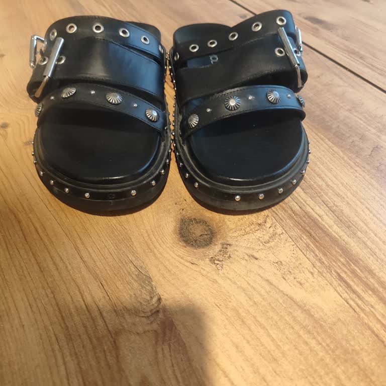 Kısa Sürede Bozulan Deri Terliğe Olumsuz Dönüş Ve Mağduriyet