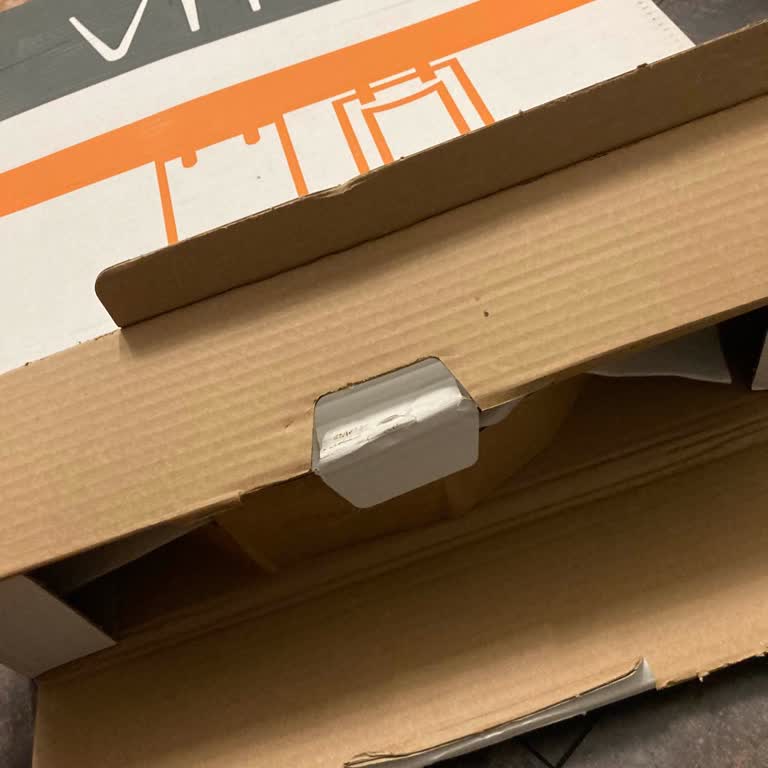 Klozet Kapağı Kırık Geldi, Yetersiz Paketleme Nedeniyle Mağduriyet Yaşadım