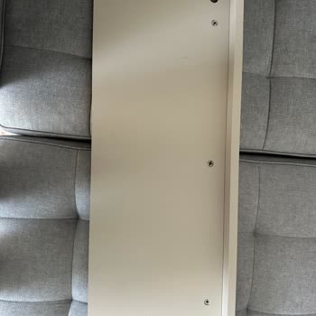 Garanti Kapsamındaki Kitaplık Rafı Kırıldı, Ücret Talep Edildi