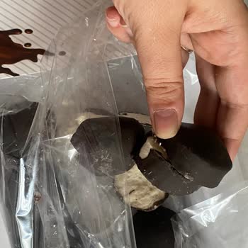 Kervan Markalı Çikolatalı Pişmaniye Erimiş Ve Yenilemez Halde Satıldı