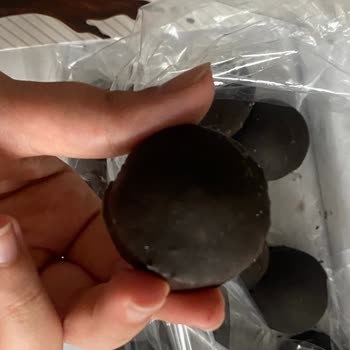 Kervan Markalı Çikolatalı Pişmaniye Erimiş Ve Yenilemez Halde Satıldı