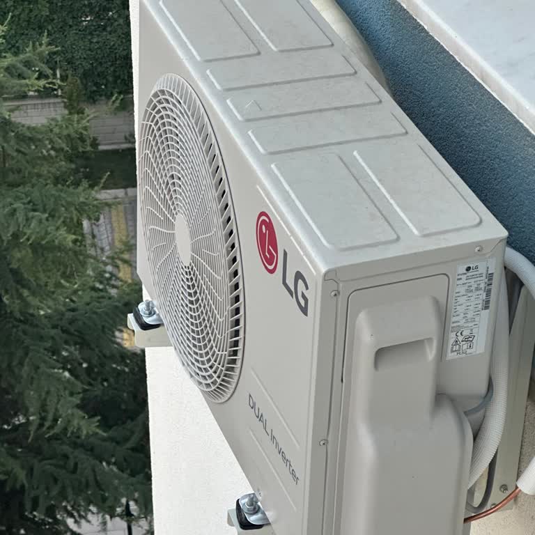 LG Klima Montajında Eksik Drenaj Borusu Nedeniyle Su Sızıntısı Ve Yetersiz Servis Desteği