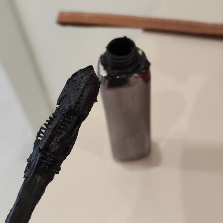 Kiko Mağazasından Aldığım Rimel İlk Kullanımda Bozuk Çıktı, Değişim Talep Ediyorum