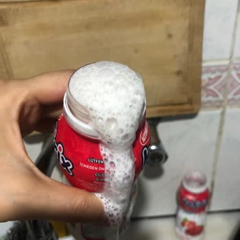 Aldığım Çilekli Kefirlerin Kapağı Açılınca Patladı Ve Kötü Kokuyordu