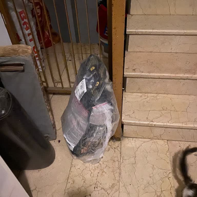 PTT Kargo'nun Kargoları Teslim Etmeden Bırakması Ve İletişim Sorunu