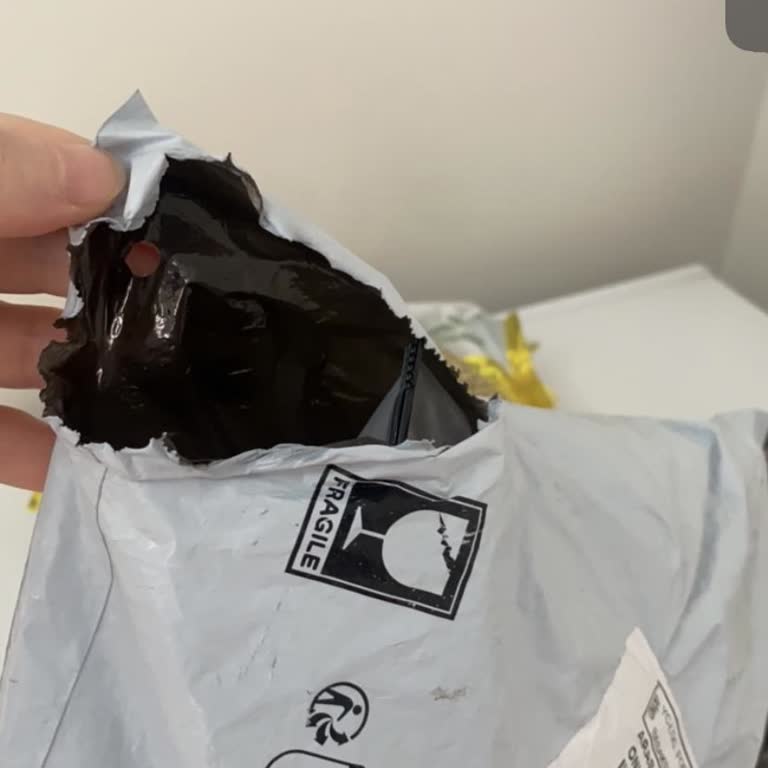 Eksik Ve Hasarlı Kargo, Teslimat Kodu Alınmadan Bırakıldı Müşteri Mağdur Edildi