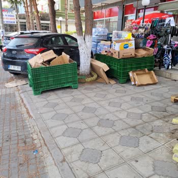 Carrefour Marketin Dış Alana Malzeme Bırakması Ve İçeceklerin Güneşte Saklanması Sorunu