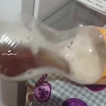 Deren Şeftali Aromalı İçecek Gazlı Ve Köpürüyor