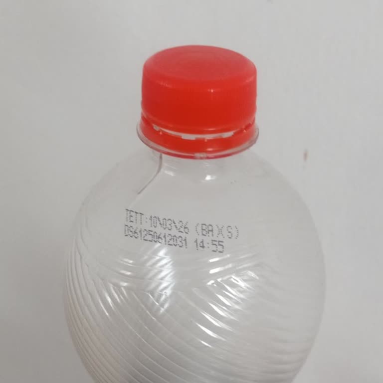 Deren Şeftali Aromalı İçecek Gazlı Ve Köpürüyor