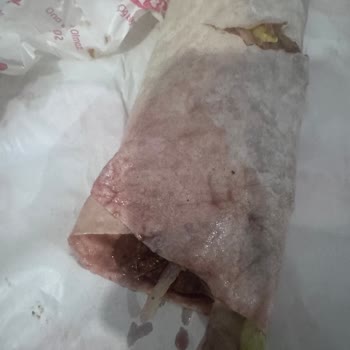 Oses Çiğköfte'den Aldığım Dürümler Dağılmış Ve Yenmeyecek Kadar Kötüydü