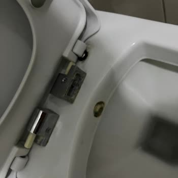 Creavit Klozet Kapağı Menteşesi Kolayca Kırıldı Yedek Parça Bulunamıyor