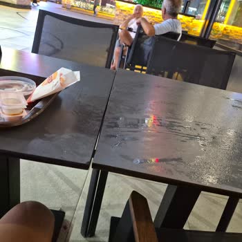 Burger King Şubesindeki Su Püskürtme Sistemi Hijyen Sorunu Ve Çözüm Talebi