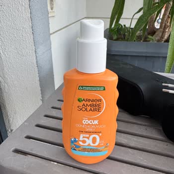 Garnier Güneş Kremi Bikinilerimizi Ve Havlularımızı Sarı Leke Yaptı