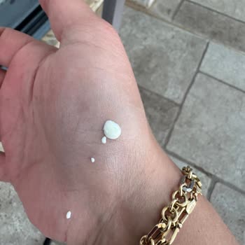 Garnier Güneş Kremi Bikinilerimizi Ve Havlularımızı Sarı Leke Yaptı