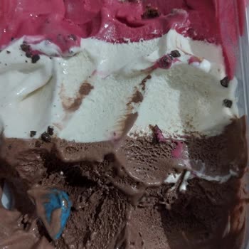 Dondurma İçinden Plastik Eldiven Parçası Çıkmasıyla Yaşanan Tehlike