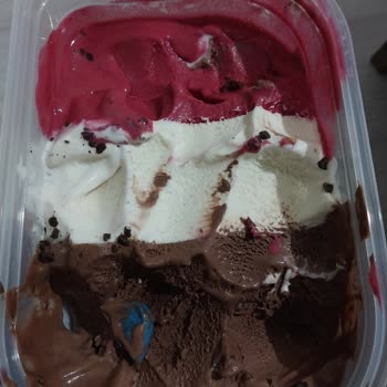 Dondurma İçinden Plastik Eldiven Parçası Çıkmasıyla Yaşanan Tehlike