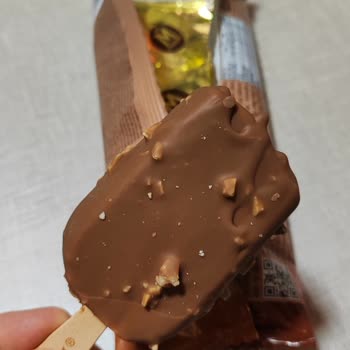 Aldığım Magnum Badem Dondurma Yarım Çıktı, Güvenim Sarsıldı