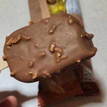 Aldığım Magnum Badem Dondurma Yarım Çıktı, Güvenim Sarsıldı