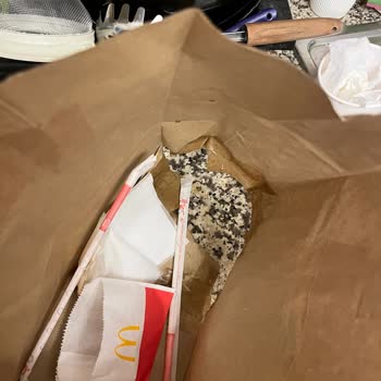 Eksik Ve Dökülen Ürünler Nedeniyle Maddi Zarara Uğradım, Çözüm Bekliyorum