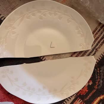 Chakra Yemek Takımı Siparişimde Kırık Tabak Ve Müşteri Hizmetlerinden Yanıt Alamadım