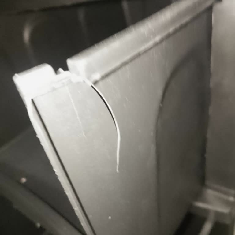 Kırık Gelen Komodin İçin İade Veya Değişim Talebi