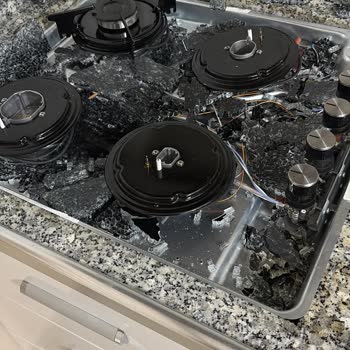 Yeni Alınan Kumtel Ocak İlk Kullanımda Camı Patladı, Garanti Dışı Denildi