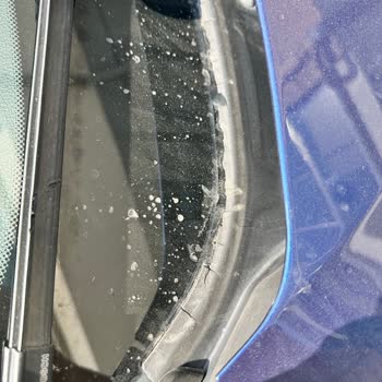 BMW 320ied Ön Cam Fitilinin Çatlaması Ve Ücretsiz Değişim Talebi