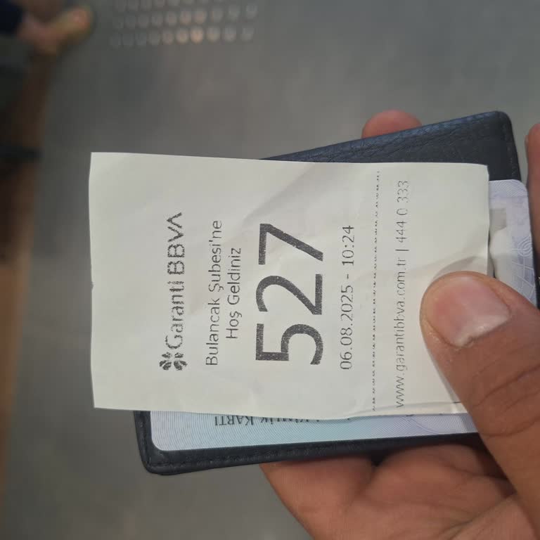 Garanti Bankası Şubesinde Uzun Süre Bekletildim