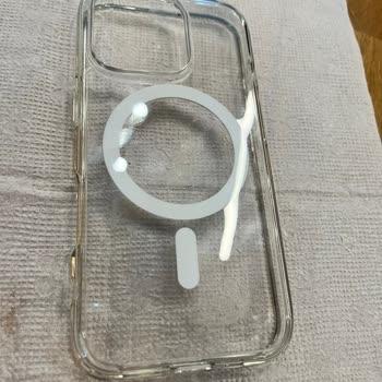 Amazon Ve Spigen'den Aldığım Kılıf Hızla Sarardı, Destek Yok!