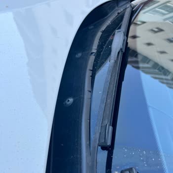 BMW 1 Serisi'nde Sürekli Devam Eden LED Lamba Ve Cam Fitili Sorunları