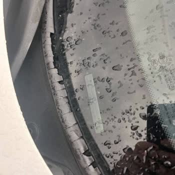 BMW 1.16 Ön Cam Fitili Yıpranması Ve Su Alma Sorunu