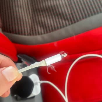 Otobüs Prizinde Şarj Aletim Ve Kablom Yandı Mağduriyet Yaşadım