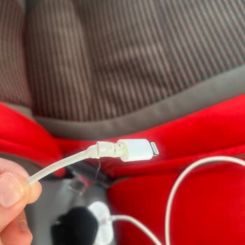 Otobüs Prizinde Şarj Aletim Ve Kablom Yandı Mağduriyet Yaşadım