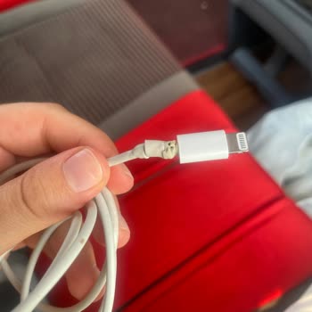 Otobüs Prizinde Şarj Aletim Ve Kablom Yandı Mağduriyet Yaşadım