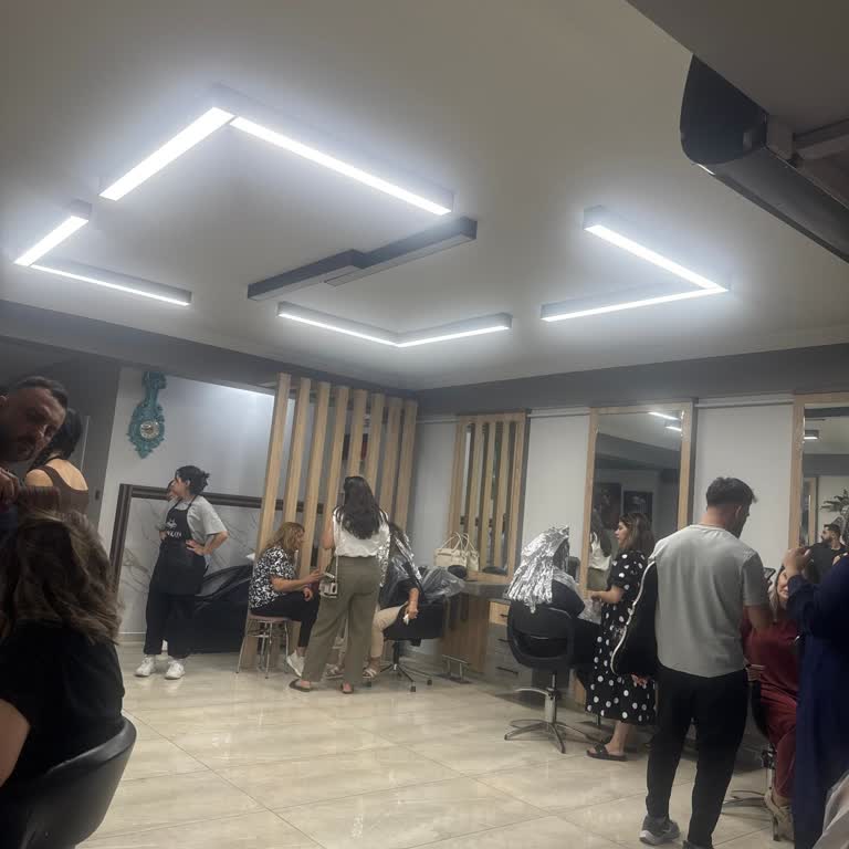 Kuaförde Yoğun Koku, Yetersiz Havalandırma Ve İlgisiz Personel Sorunu