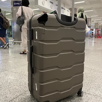 Air Albania lieferte meinen Koffer beschädigt und niemand ist erreichbar