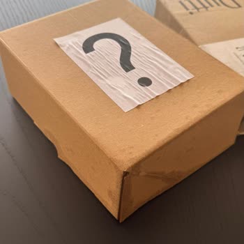 Gizemli Kutum Siparişim Sırılsıklam Teslim Edildi, Değişim Ve Mağduriyetimin Giderilmesini İstiyorum