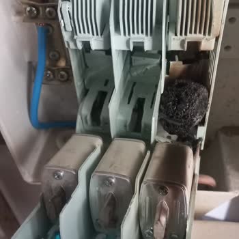 10 Aydır Şantiye Elektriğiyle Yaşamak Zorunda Bırakıldık: Acil Çözüm Bekliyoruz!