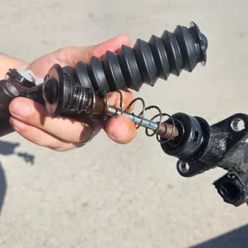 Yüksek Ücretli Bakım Sonrası Yağ Kaçağı Ve Debriyaj Arızasıyla Mağduriyet