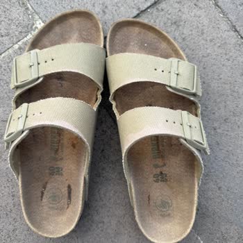 Yüksek Fiyat, Düşük Kalite: Birkenstock Terlikte Renk Değişimi Hayal Kırıklığı