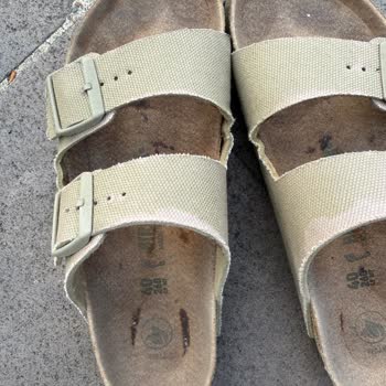 Yüksek Fiyat, Düşük Kalite: Birkenstock Terlikte Renk Değişimi Hayal Kırıklığı