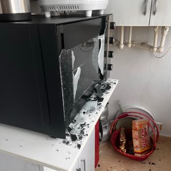 Patlayan Fırın Camı Sonrası İlgisizlik Ve Mağduriyet