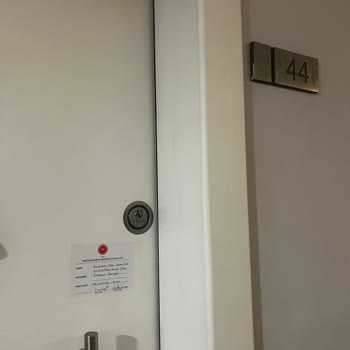 Hana Nail Salon’da Şeffaf Olmayan Ücretlendirme ve Kötü Davranış