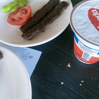 Yanık Ve Eksik Yemek, Zorla Ödeme: Köfteci Ümit Usta'da Büyük Hayal Kırıklığı