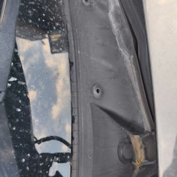 BMW F30 Ön Cam Fitilinde Kronik Parça Dökülmesi Sorunu