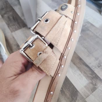 Derimod'dan Alınan Terliklerin Metal Aksesuarları Kısa Sürede Döküldü, Değişim Talebim Kısmen Reddedildi